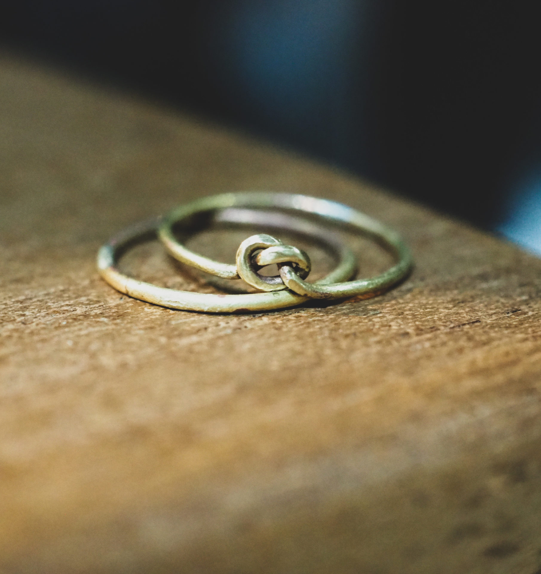 真鍮の針金で指輪を作る ノットリングの作り方 ツウクル お家で作ろう
